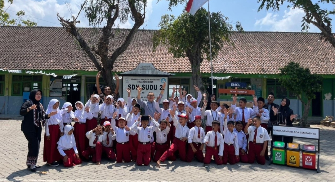 Cara Unik SDN Sudu 2 Ajarkan Anak Memilah Sampah