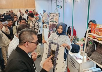 Dari Jemari Perempuan Desa, Rajutan Bojonegoro Menembus Pameran Jabanusa