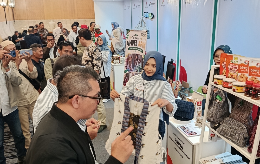 Dari Jemari Perempuan Desa, Rajutan Bojonegoro Menembus Pameran Jabanusa
