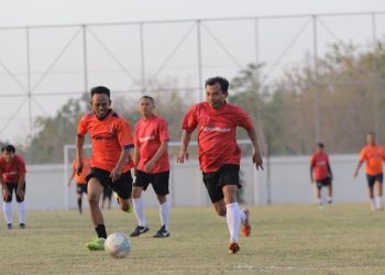 Pertajam Sinergi di Luar Lapangan, EMCL dan Pemangku Kepentingan Jalin Sepak Bola Persahabatan