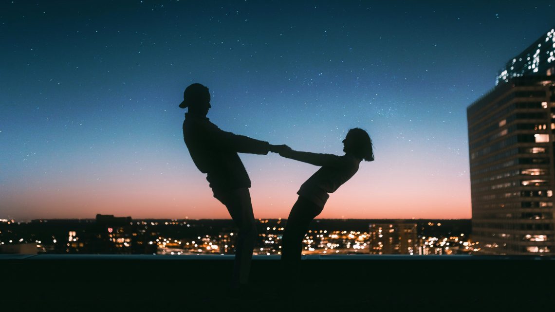Romantisme Cinta Zaman Sekarang: Perempuan Harus Pintar, Laki-laki Harus Kaya, Lalu Kita Harus Apa?