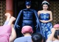 Industri Pencitraan Pahlawan: Politik Vigilantisme Batman dan Pejabat Ngonten