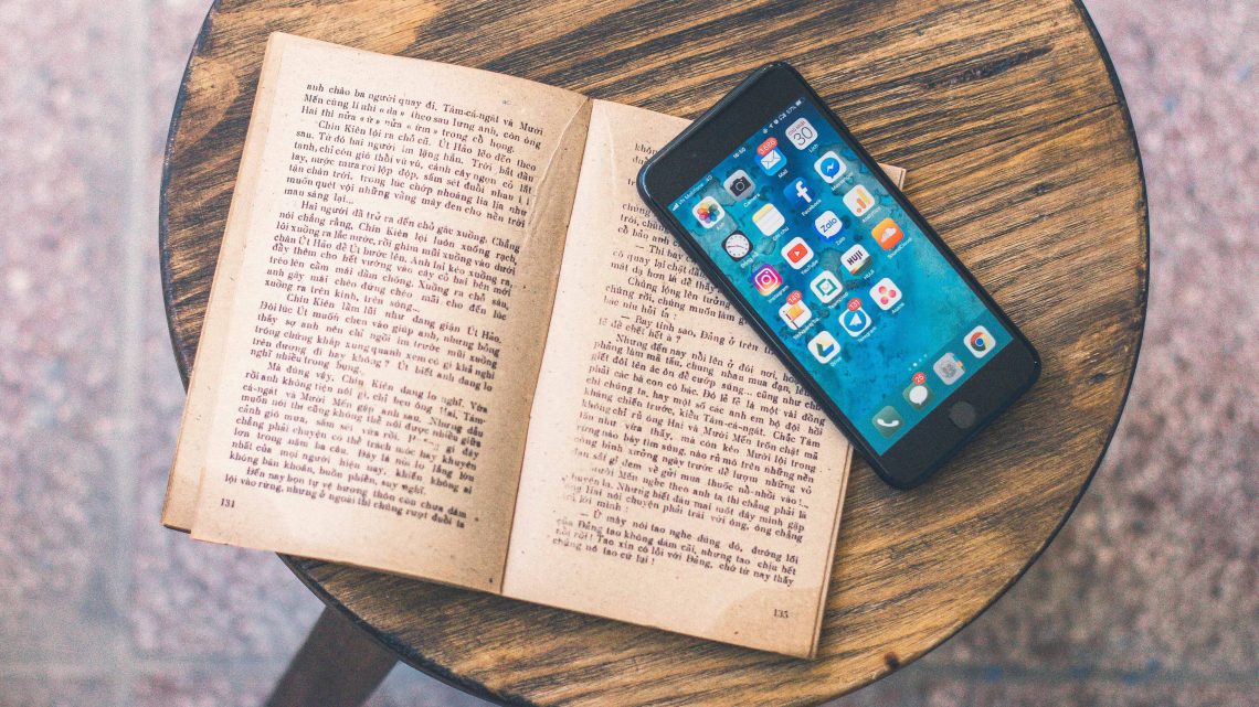 Kiat Melatih Fokus Lewat Membaca Buku di Tengah Gempuran Distraksi Digital